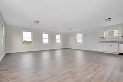 823 Venetian Boulevard, Lindenhurst, NY 11757 - Photo 11