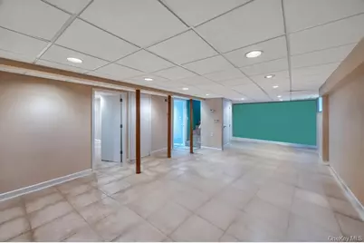 20 Northern Parkway E, Plainview, NY 11803 - Photo 17