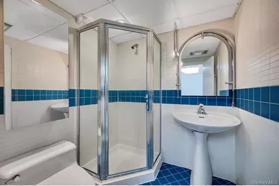 20 Northern Parkway E, Plainview, NY 11803 - Photo 19