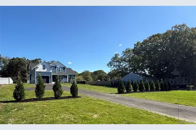 329 Weeks Avenue, Manorville, NY 11949 - Photo 23