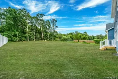 329 Weeks Avenue, Manorville, NY 11949 - Photo 21