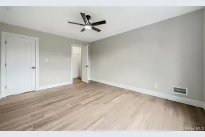 329 Weeks Avenue, Manorville, NY 11949 - Photo 37