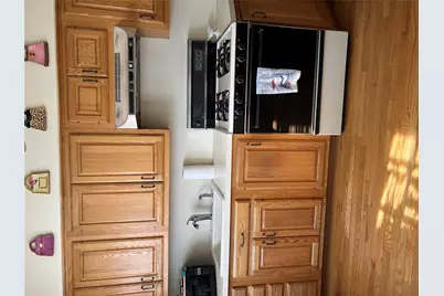 2 Yorkshire Road, New Hyde Park, NY 11040 - Photo 9