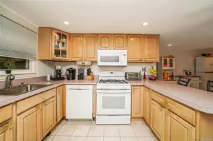 33 Peachtree Ln, Mount Sinai, NY 11766 - Photo 19