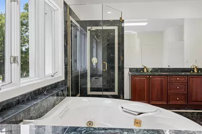 67 Parkway Drive, Roslyn Heights, NY 11577 - Photo 29