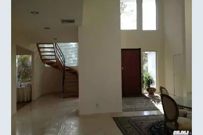 67 Parkway Drive, Roslyn Heights, NY 11577 - Photo 3