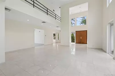 67 Parkway Drive, Roslyn Heights, NY 11577 - Photo 11