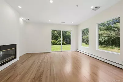 67 Parkway Drive, Roslyn Heights, NY 11577 - Photo 19