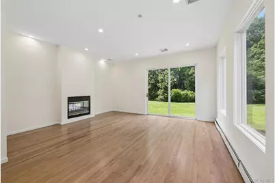 67 Parkway Drive, Roslyn Heights, NY 11577 - Photo 17