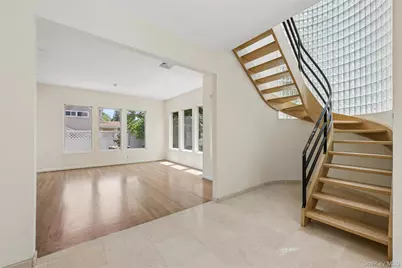 67 Parkway Drive, Roslyn Heights, NY 11577 - Photo 13