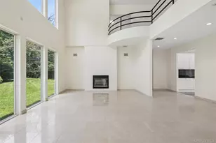 67 Parkway Dr, Roslyn Heights, NY 11577 - Photo 9