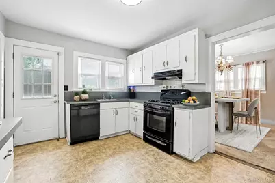 50 Cloverdale Avenue, White Plains, NY 10603 - Photo 9