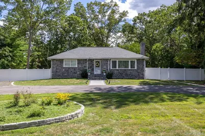 64 Sea Cliff Street, Islip Terrace, NY 11752 - Photo 3