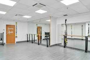 270-10 Grand Central Pkwy, Floral Park, NY 11005 - Photo 21