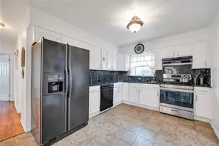 431 Kirkman Ave, Elmont, NY 11003 - Photo 9