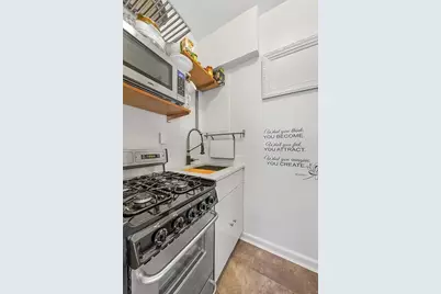 240 46 E #10E, Astoria, NY 10017 - Photo 9