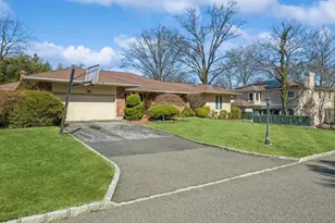 11 Dicks Ln, Roslyn Heights, NY 11576 - Photo 3