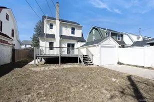 10 Winchester Dr, Lindenhurst, NY 11757 - Photo 15