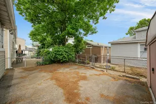 31 Edgewater Park, Bronx, NY 10465 - Photo 17