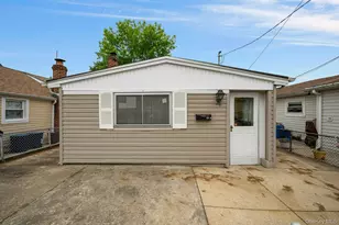 31 Edgewater Park, Bronx, NY 10465 - Photo 1