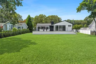 193 Holiday Blvd, Center Moriches, NY 11934 - Photo 19