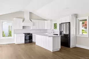 193 Holiday Blvd, Center Moriches, NY 11934 - Photo 7