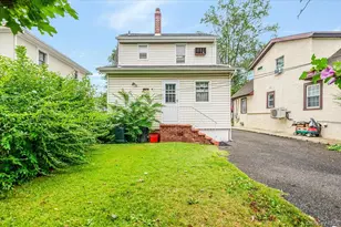 22 Pansy Ave, Floral Park, NY 11001 - Photo 17