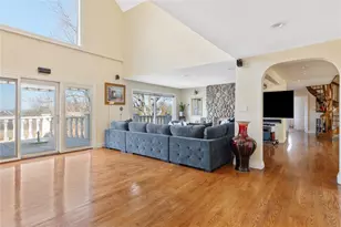 15 Hoffstot Ln, Sands Point, NY 11050 - Photo 9