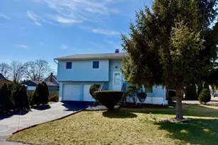 40 Church St, Central Islip, NY 11722 - Photo 3