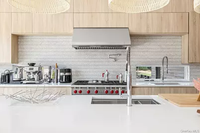 233 N Magee Street, Southampton, NY 11968 - Photo 7