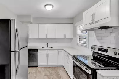 787 Stewart Avenue, Bethpage, NY 11714 - Photo 9