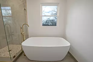 40 Hawkins Ave, Medford, NY 11763 - Photo 21