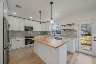 40 Hawkins Ave, Medford, NY 11763 - Photo 9