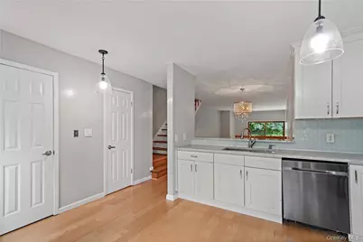 118 Round Hill Road, Dobbs Ferry, NY 10522 - Photo 3