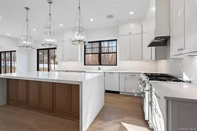 30 Main Parkway, Plainview, NY 11803 - Photo 7