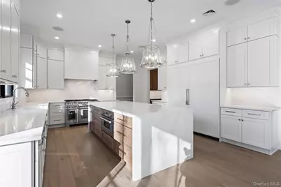 30 Main Parkway, Plainview, NY 11803 - Photo 3