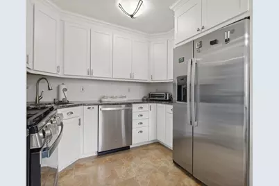 605 Lake Court #605, Middle Island, NY 11953 - Photo 5