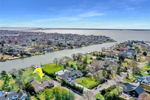 241 Willetts Ln, West Islip, NY 11795 - Photo 35