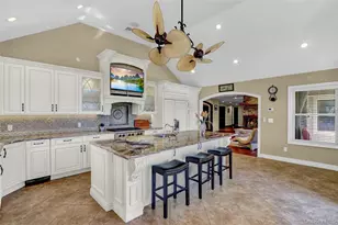 241 Willetts Ln, West Islip, NY 11795 - Photo 15