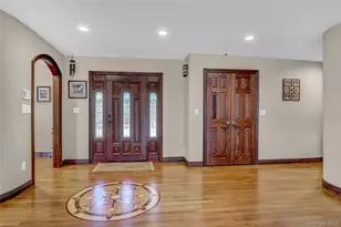 241 Willetts Ln, West Islip, NY 11795 - Photo 9