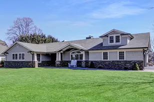 241 Willetts Ln, West Islip, NY 11795 - Photo 3