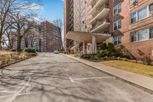 4555 Henry Hudson Pkwy, Bronx, NY 10471 - Photo 9