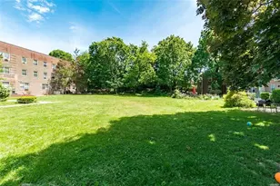 78-05 Park Dr E, Kew Gardens, NY 11367 - Photo 9