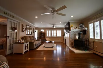 55 Willow Lane, Lindenhurst, NY 11757 - Photo 11