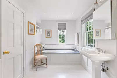 211 Sunset Road, Syosset, NY 11771 - Photo 9