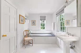 211 Sunset Rd, Syosset, NY 11771 - Photo 9