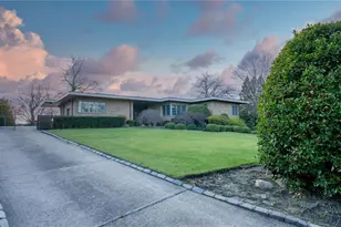 20 Martin Ct, Great Neck, NY 11024 - Photo 5