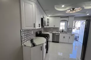 105-13 171st St, Jamaica, NY 11433 - Photo 3