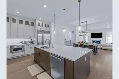 1 Sequoia Circle, Manhasset, NY 11030 - Photo 9