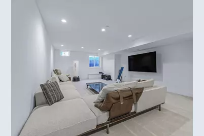 1 Sequoia Circle, Manhasset, NY 11030 - Photo 19